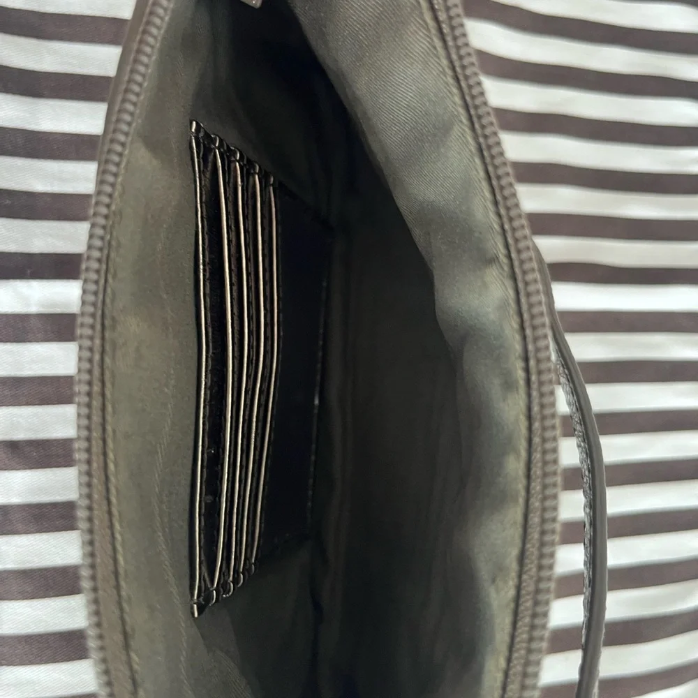 Elegant Gray Leather Crossbody Bag - Picture 2 of 5